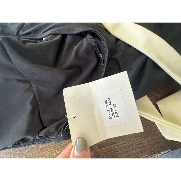 ocean avenue Swimsuit One Womens Sz 12 Black White Pattern Slimming Cream Belt - Picture 3 of 6